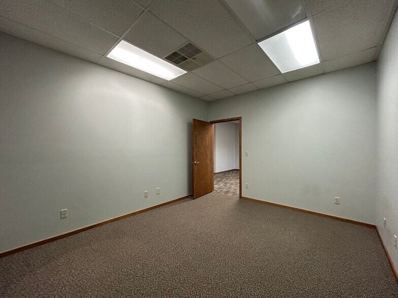 More Photos Of 1820 Post Rd, Plover Storefront Retail Office For Lease