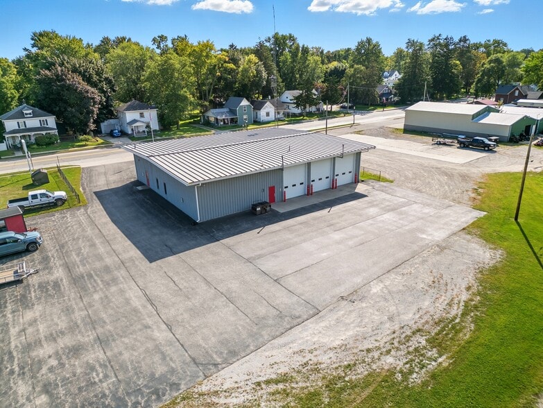 More Photos Of 513 E Saginaw St, Breckenridge Warehouse For Sale