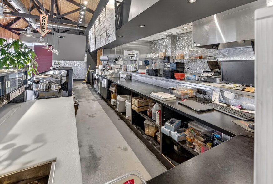 More Photos Of 100 W Troutman Pky, Fort Collins Restaurant For Lease