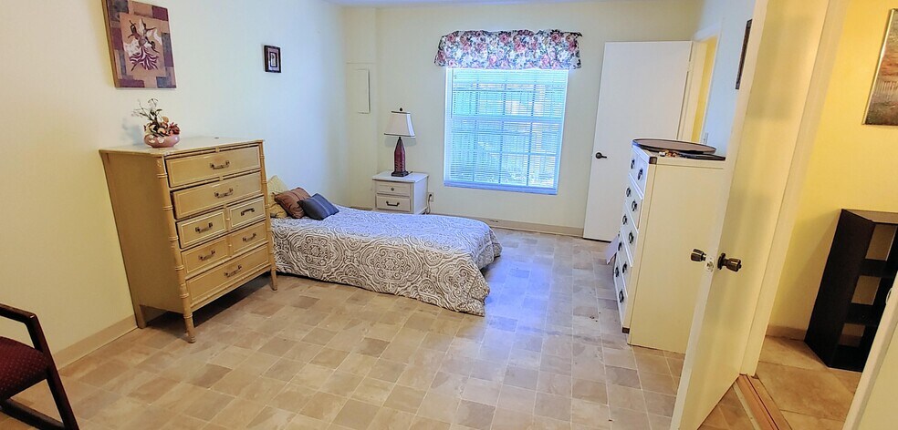 More Photos Of 5426 18th St W, Bradenton Assisted Living For Lease