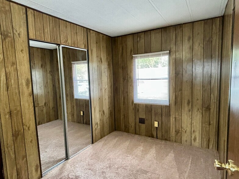 More Photos Of 521 S Emmett St, Virden Manufactured Housing Mobile Home Park For Sale