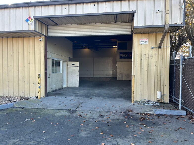 More Photos Of 400 E Todd Rd, Santa Rosa Industrial For Lease
