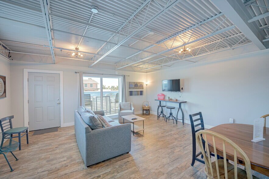 More Photos Of 1161-1165 Estero Blvd, Fort Myers Storefront Retail Residential For Sale