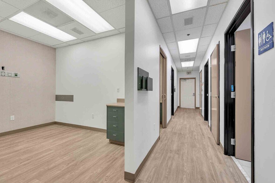 More Photos Of 1755 Erringer St, Simi Valley Medical For Lease