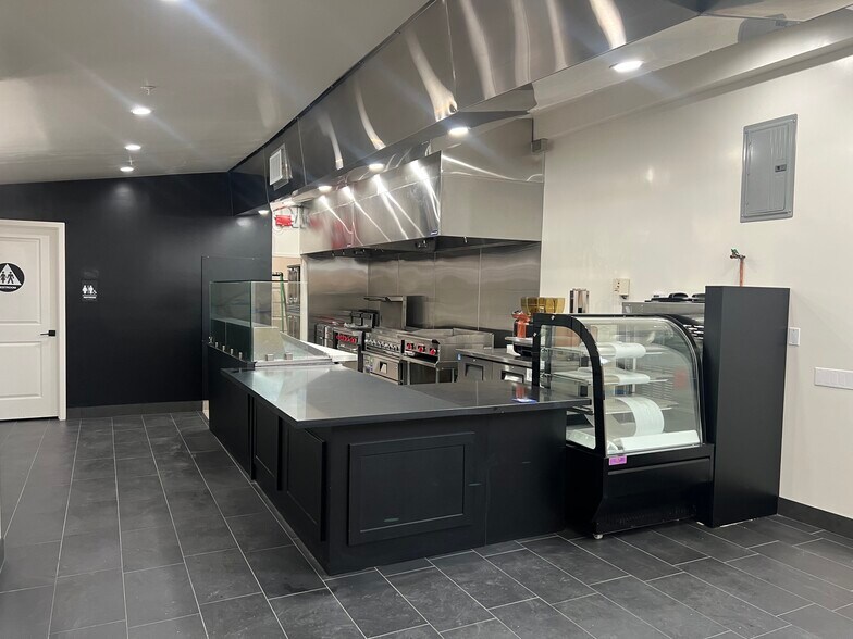 More Photos Of 814 N Kenilworth Ave, Glendale Freestanding For Lease