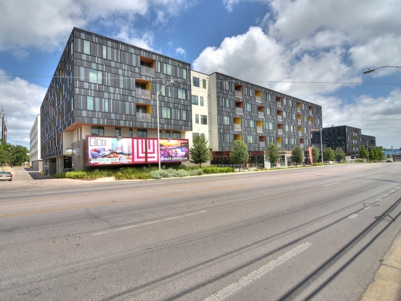 More Photos Of 1106 S 8th St, Austin General Retail For Lease