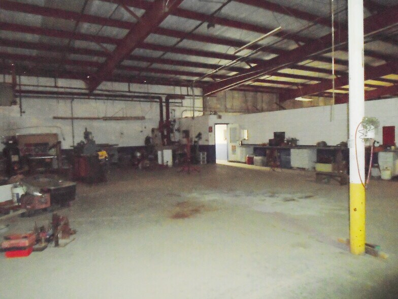 More Photos Of 501 Lakeshore Dr, Kuttawa Warehouse For Sale