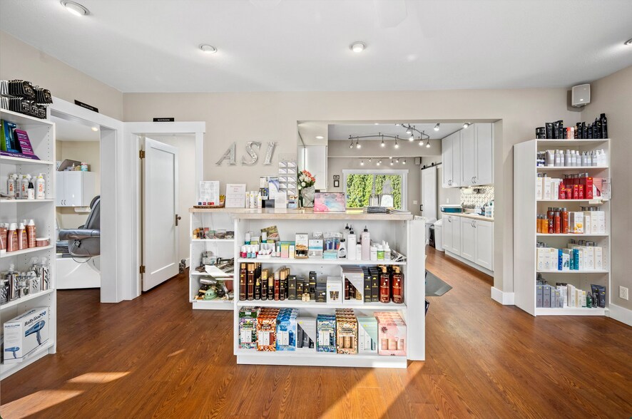 More Photos Of 401 N Stephen St, Clark Fork Storefront Retail Residential For Sale