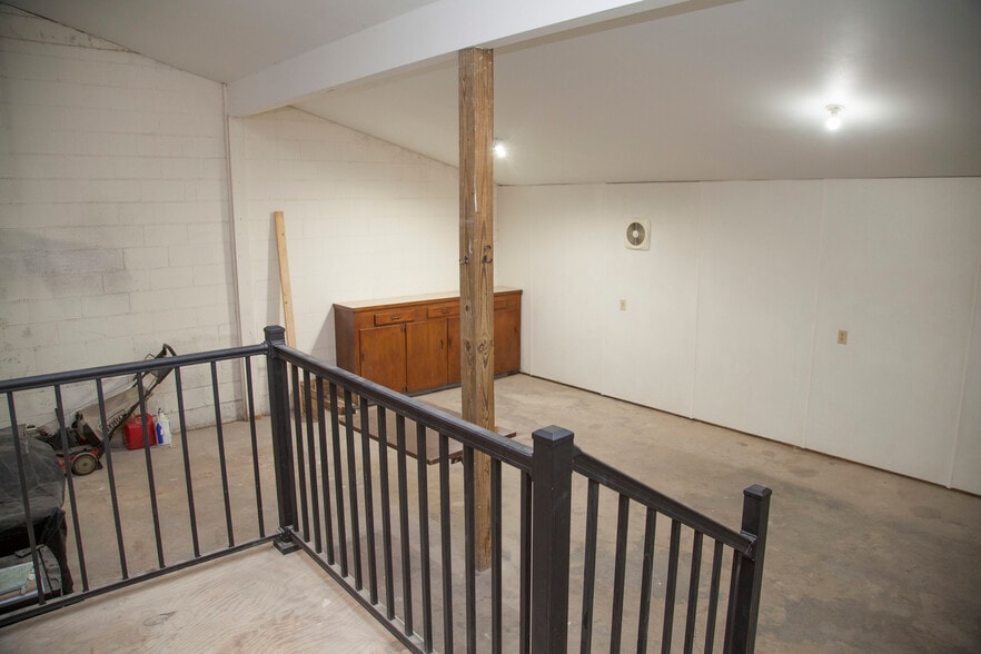 More Photos Of 705 Main St, Ridgeway Freestanding For Sale