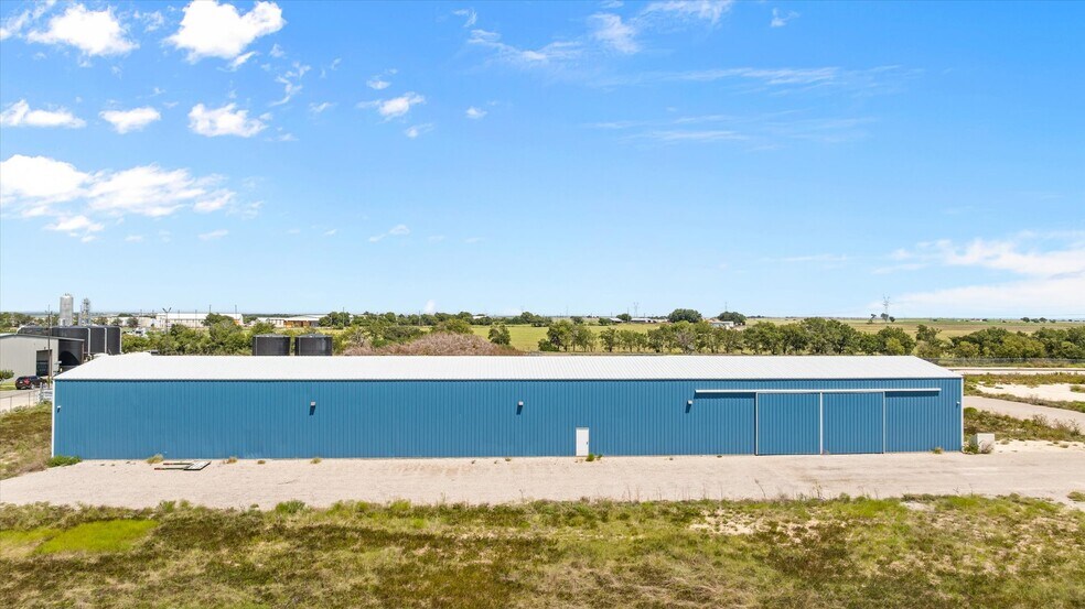 More Photos Of 14100 N Highway 171, Cresson Warehouse For Lease