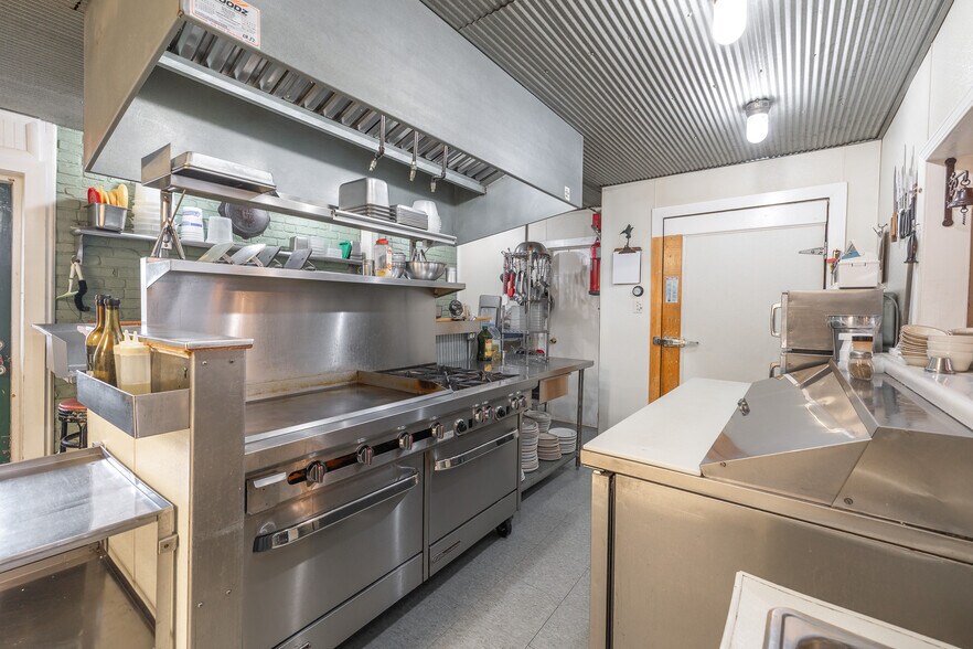 More Photos Of 305 S Alvarado Ave, Belle General Retail For Sale