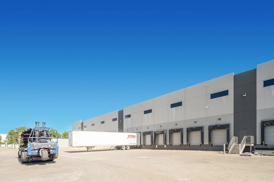More Photos Of 1011 N 28th Ave, Dfw Airport Distribution For Lease