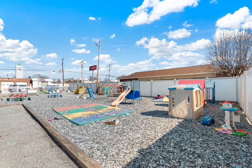 More Photos Of 211 Wise Ave, Dundalk Schools For Sale