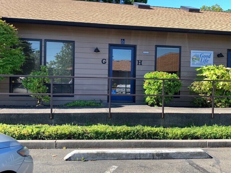 More Photos Of 1744 E Mcandrews Rd, Medford Medical For Sale