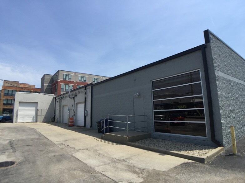 More Photos Of 1340 N Illinois St, Indianapolis Showroom For Lease