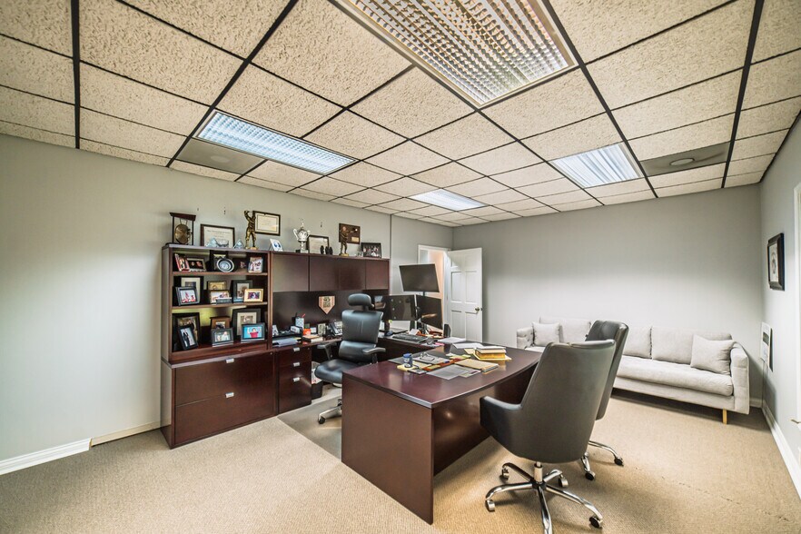 More Photos Of 3140 Parisa Dr, Paducah Office For Sale