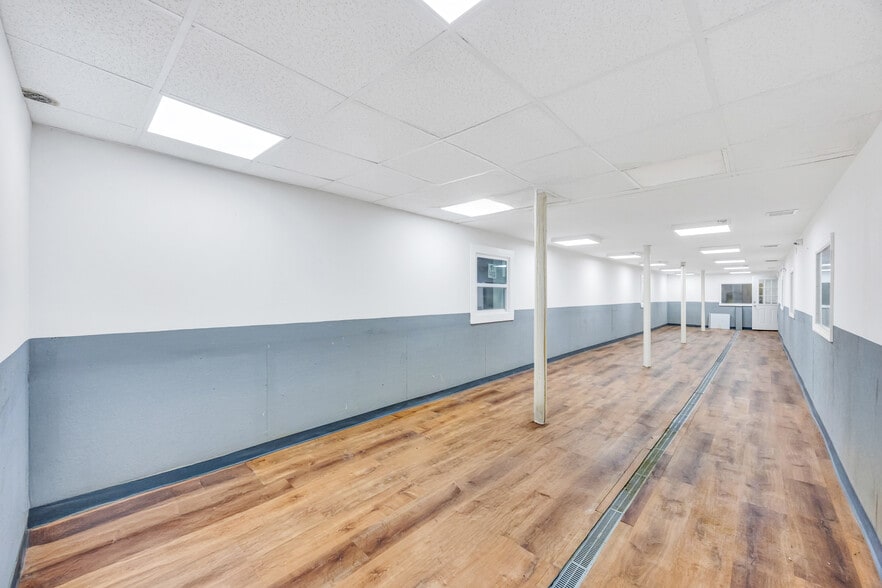 More Photos Of 28 Main St, Hempstead Storefront Retail Residential For Lease