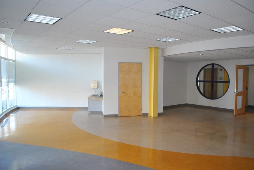 More Photos Of 8111 Quincy Ave, Cleveland Medical For Lease