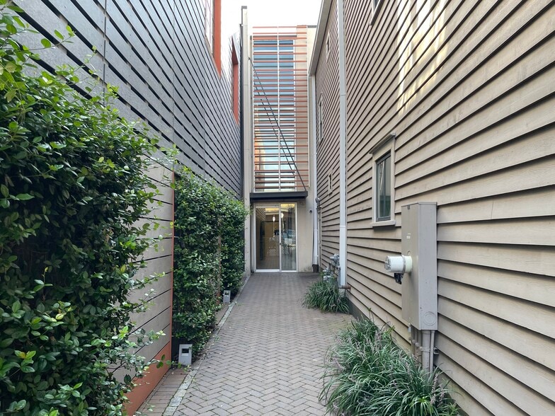 More Photos Of 484 King St, Charleston General Retail For Lease