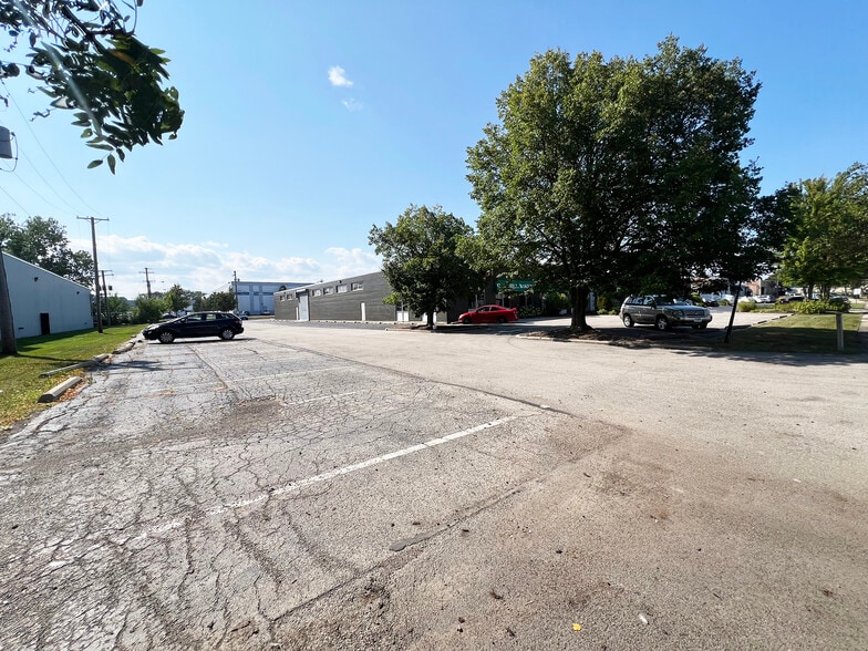 More Photos Of 2480-2490 S Wolf Rd, Des Plaines Manufacturing For Sale