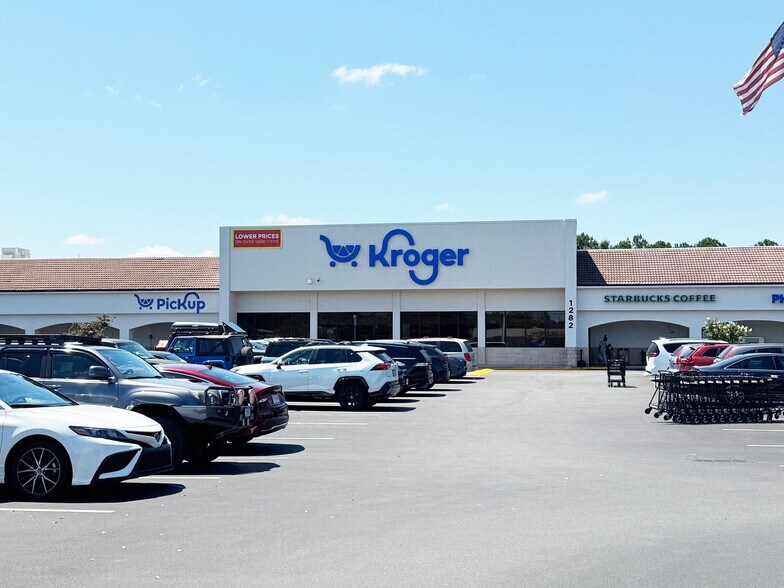 More Photos Of 1248-1290 Smithfield Plz, Smithfield Storefront For Lease