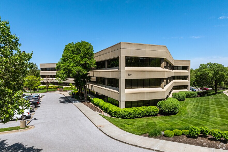 More Photos Of 800 E 101st Ter, Kansas City Coworking Space