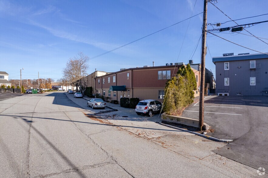 More Photos Of 1235 Oaklawn Ave, Cranston Storefront Retail Office For Lease