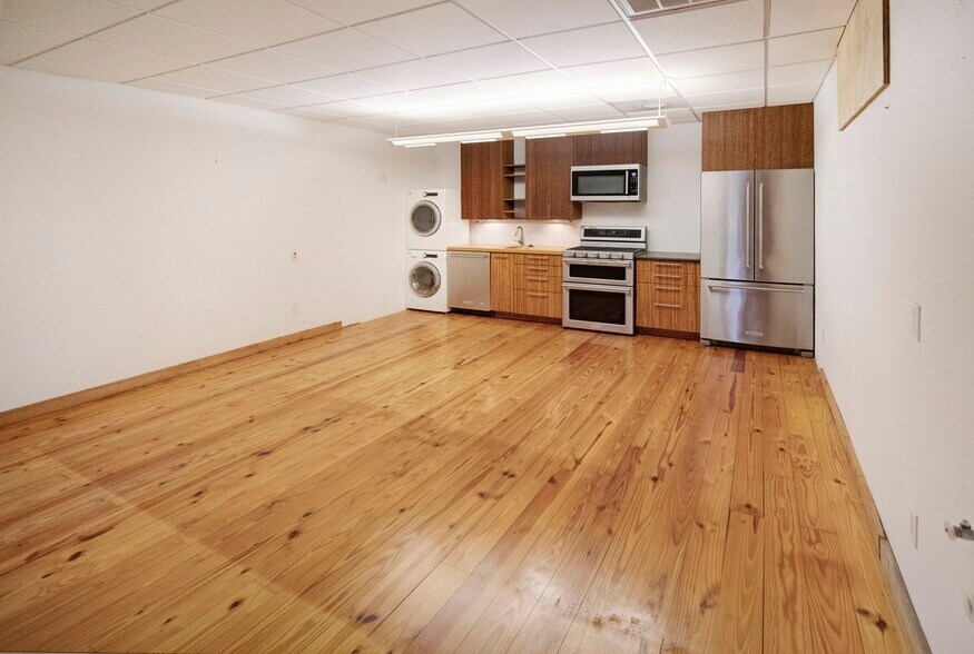 More Photos Of 909 Fisher St, Houston Warehouse For Sale