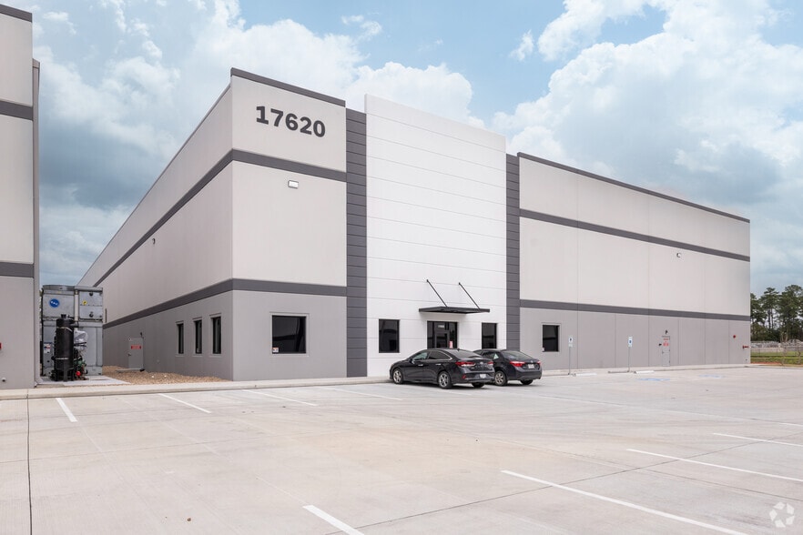 Primary Photo Of 17620 Eastex Fwy, Humble Industrial For Sale