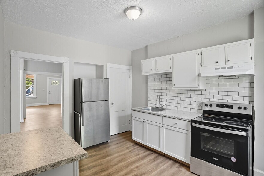 More Photos Of 1604 W 9th St, Davenport Multifamily For Sale