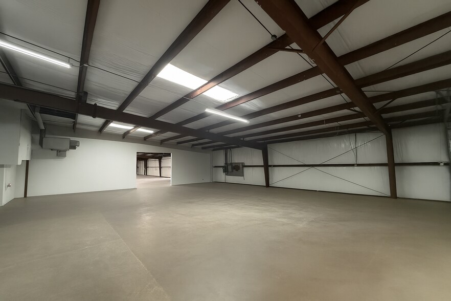 More Photos Of 3500 W Pioneer Pky, Pantego Industrial For Sale