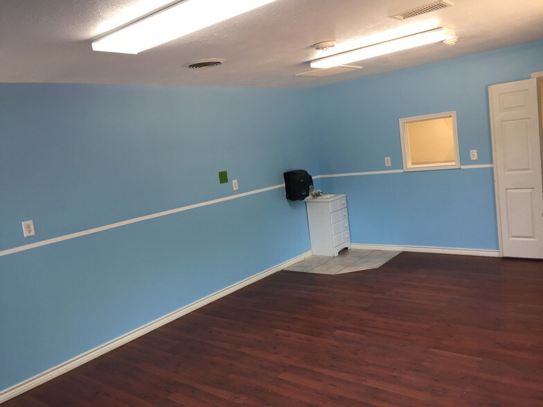 More Photos Of 8128 Braewick Dr, Houston Daycare Center For Sale