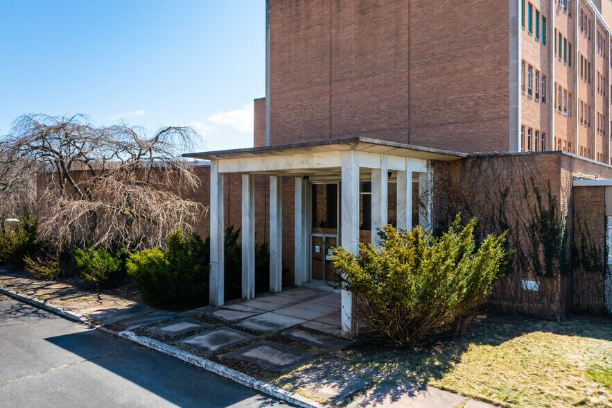 More Photos Of 101 Broad St, Ashland Hospital For Sale