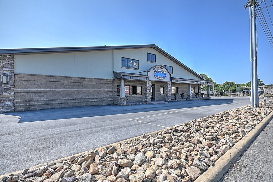 More Photos Of 317 Bluff City Hwy, Bristol Flex For Sale