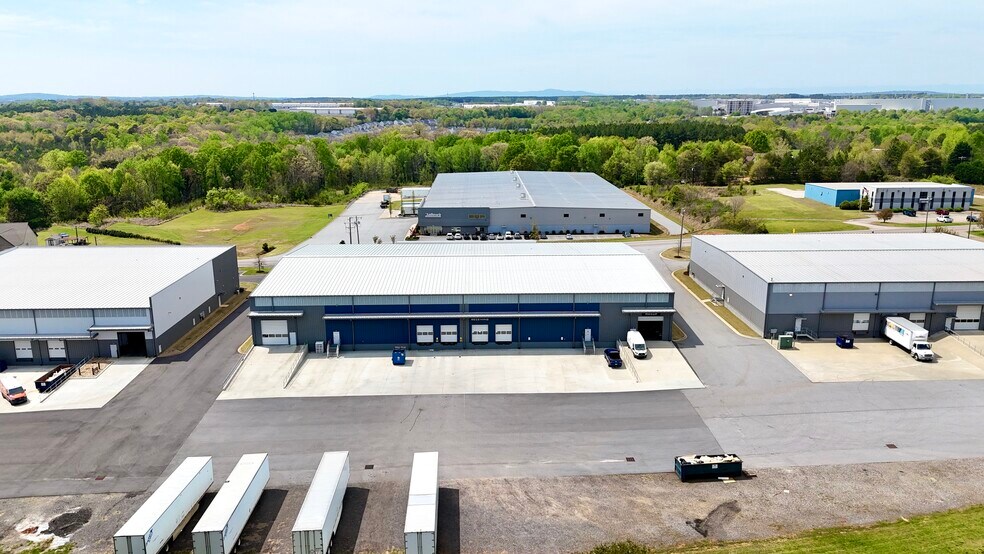 More Photos Of 350 Mayfield Rd, Duncan Service For Lease