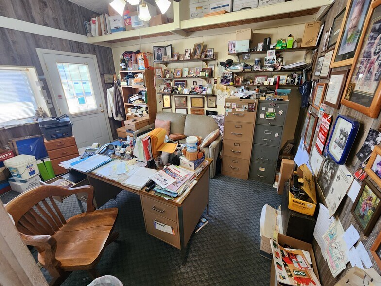 More Photos Of 1303 E Main St, Robinson Storefront Retail Office For Sale