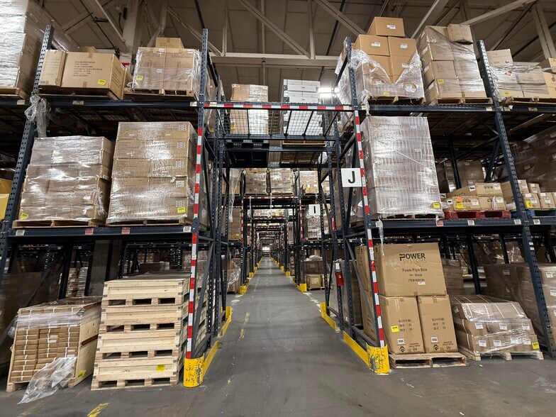 More Photos Of 114 Tived Ln E, Edison Distribution For Lease