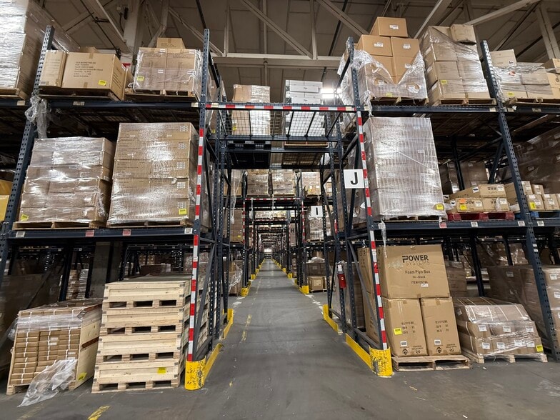 More Photos Of 114 Tived Ln E, Edison Distribution For Lease