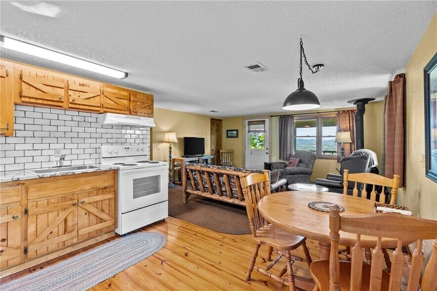 More Photos Of 755 County Road 210, Eureka Springs Hotel For Sale