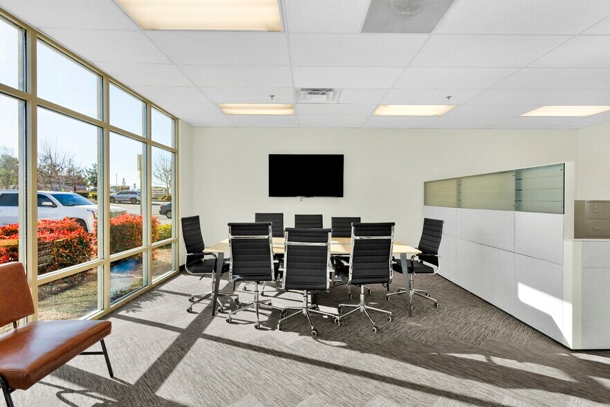 More Photos Of 12180 Ridgecrest Rd, Victorville Showroom For Lease