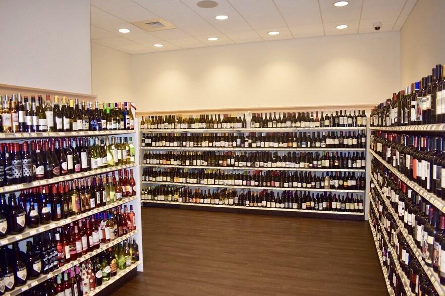 More Photos Of 699 Bultman Dr, Sumter Storefront Retail Office For Lease