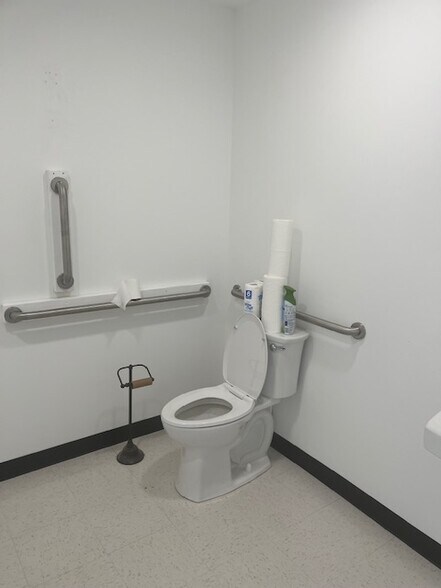 More Photos Of 561 Broad st, Waverly General Retail For Lease