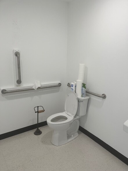 More Photos Of 561 Broad st, Waverly General Retail For Sale