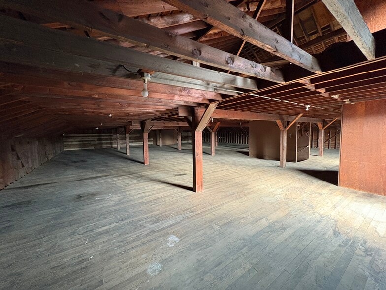 More Photos Of 85483-85485 Hwy 99, Eugene Industrial For Lease