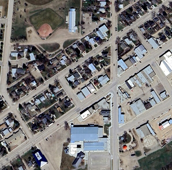 More Photos Of 420 Highway Av N, Picture Butte Office For Sale