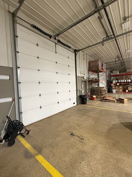 More Photos Of 90 Templeton Dr, Oswego Warehouse For Lease