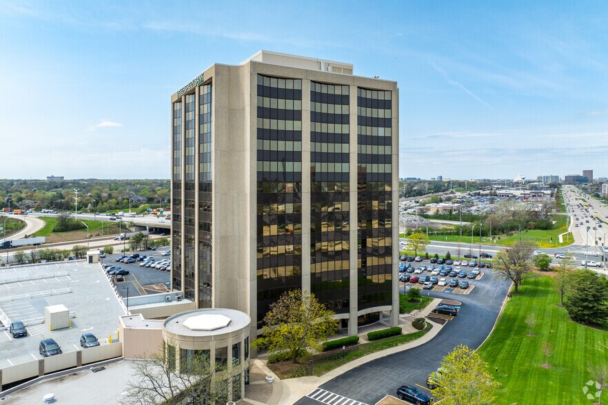 More Photos Of 1415 W 22nd St, Oak Brook Office For Lease