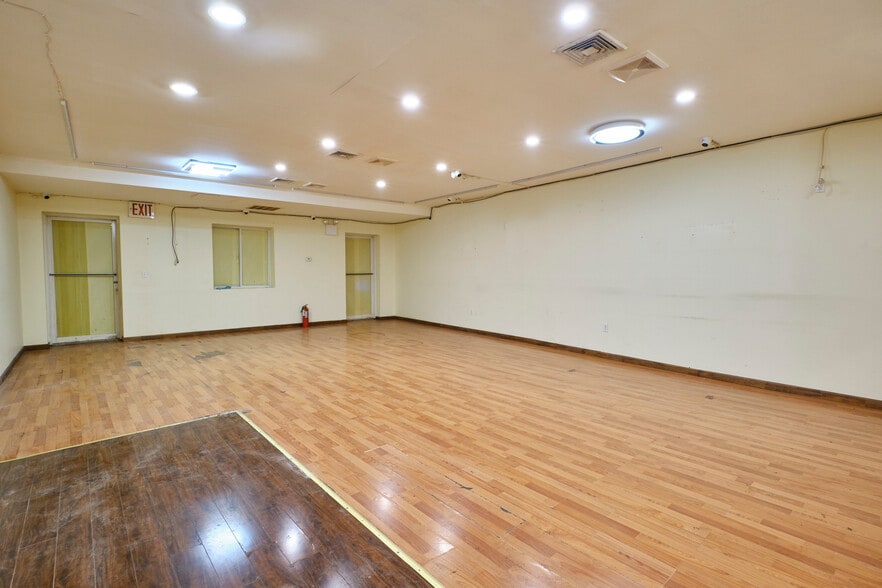 More Photos Of 133-40 37th Ave, Flushing Storefront Retail Residential For Sale