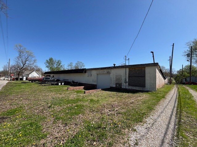 More Photos Of 702 S 7th St, Boonville Warehouse For Sale