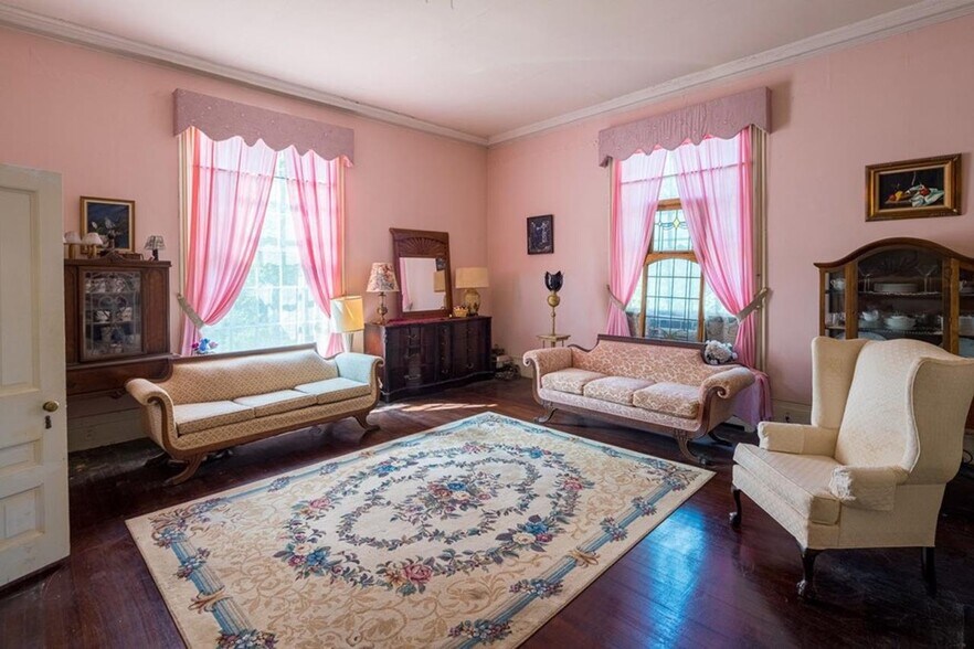 More Photos Of 850 Kinderton Rd, Clarksville Hospitality For Sale
